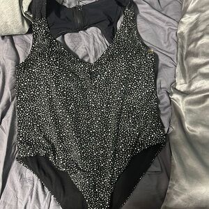 Nike Black and White One Piece Swimsuit V-Neck